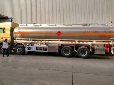 重汽汕德卡30.4方铝合金运油车 厂家直售价格与20吨油槽车市场解析